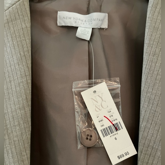 Women’s New York & Company Grey Pinstriped Blazer Jacket Size 6 NWT Button - Picture 4 of 6